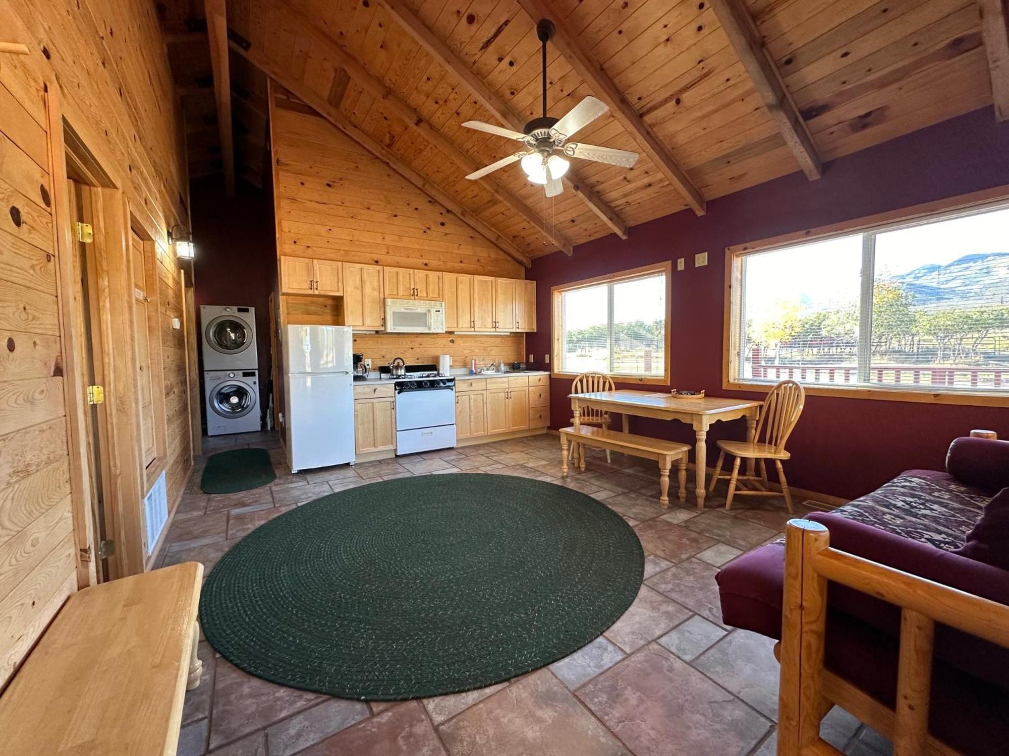 Mount Peale Country Inn La Sal エクステリア 写真